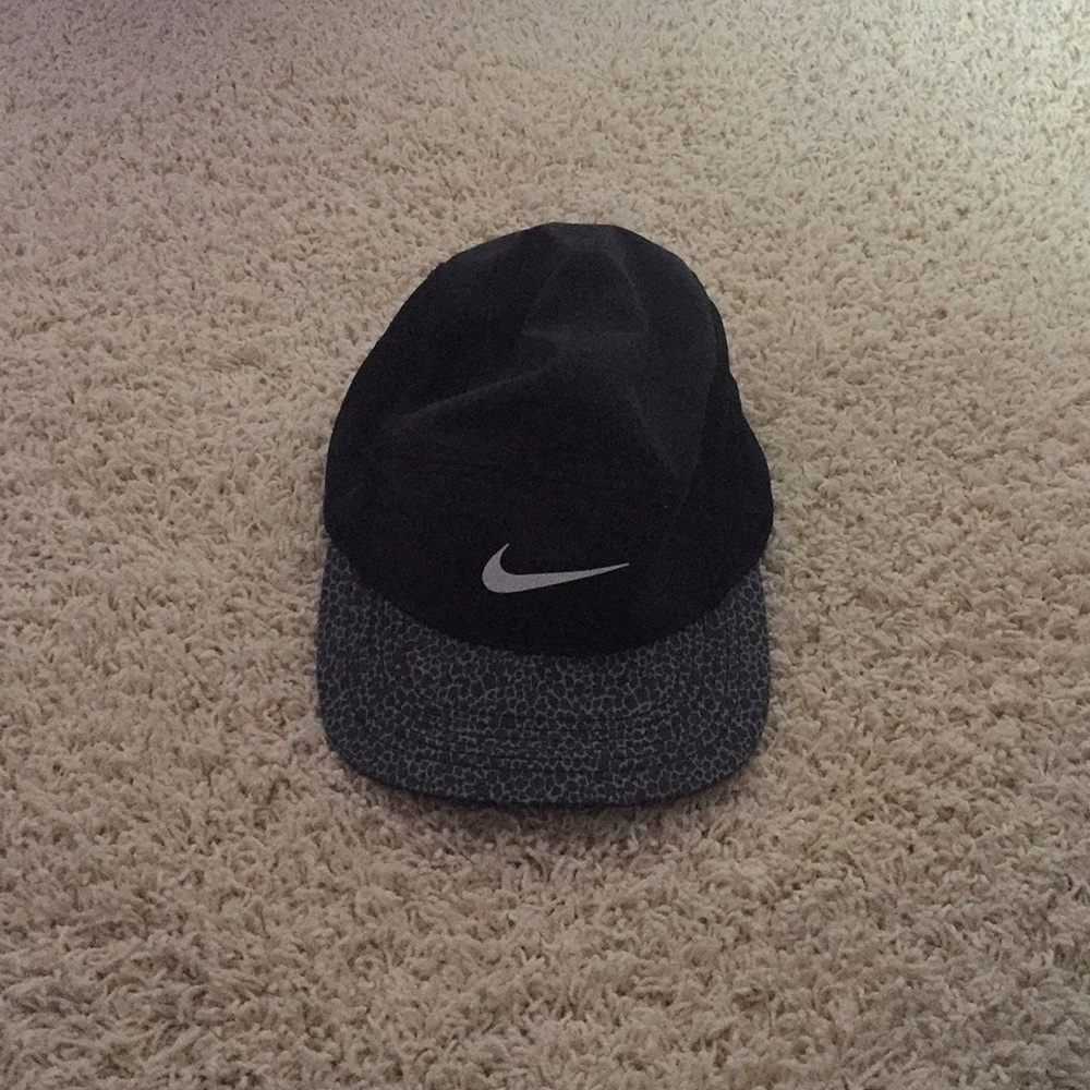 Black nike hat